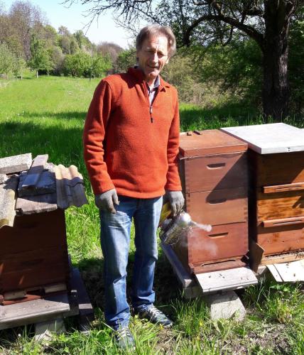 Vereinsmitglied spendet Bienenvolk
